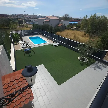 As Moon With Pool וילה *
