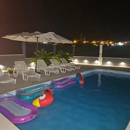 빌라 As Moon With Pool 스플리트